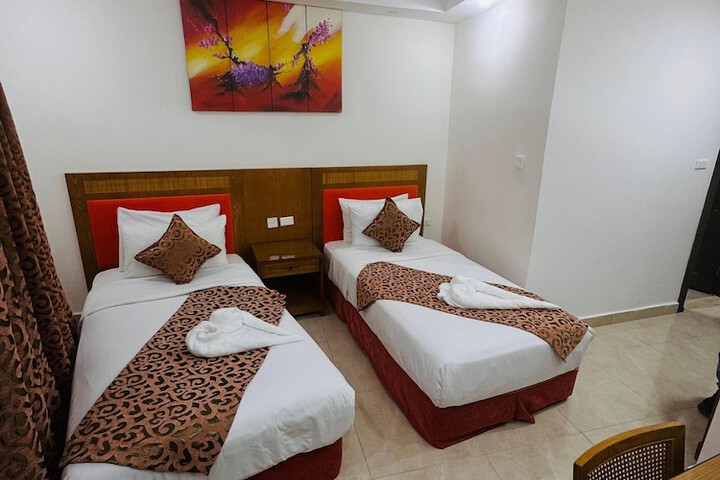 Room 10 of 27