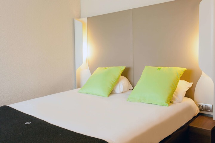 Room 9 of 32
