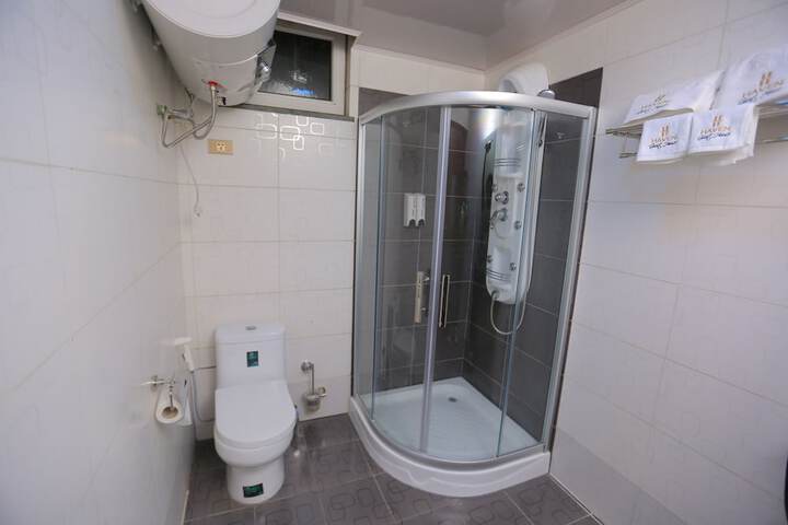 Room 16 of 38
