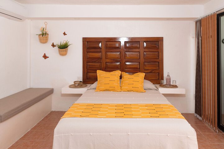 Room 4 of 18