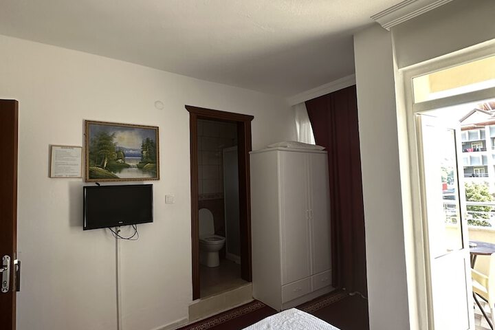 Room 8 of 53