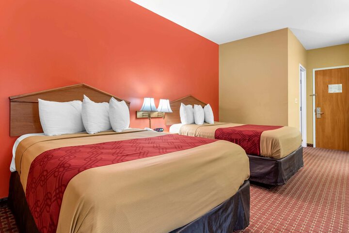 2 Double Beds (9 of 19)