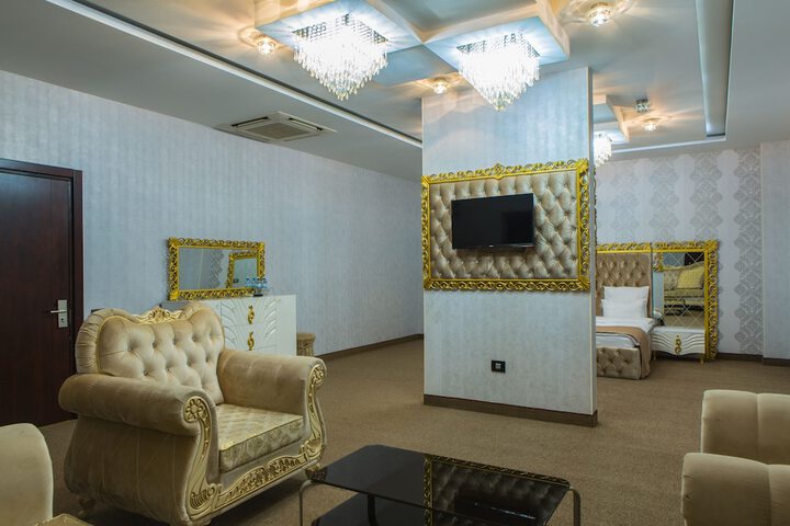 Room 15 of 30