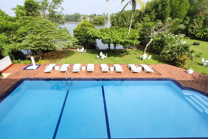 Pool Hotel
