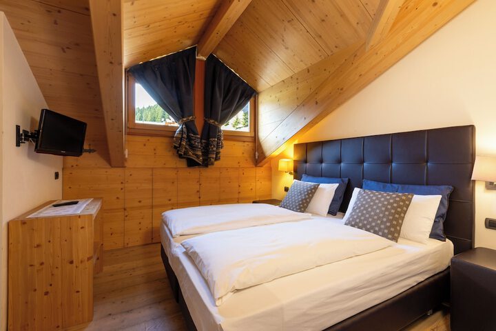 Room 15 of 110
