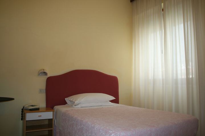 Room 10 of 41