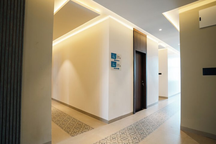 Ballroom/Hall 14 of 18