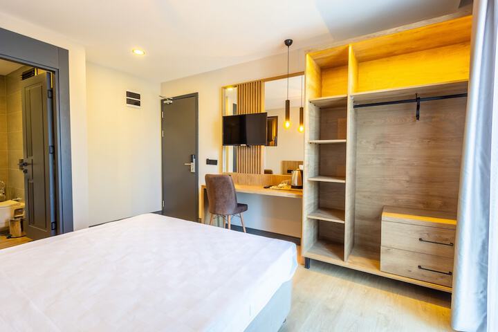 Room 5 of 33