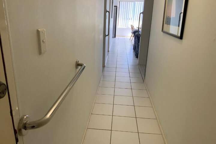 Room 6 of 107