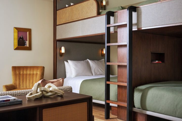 Room 2 of 190