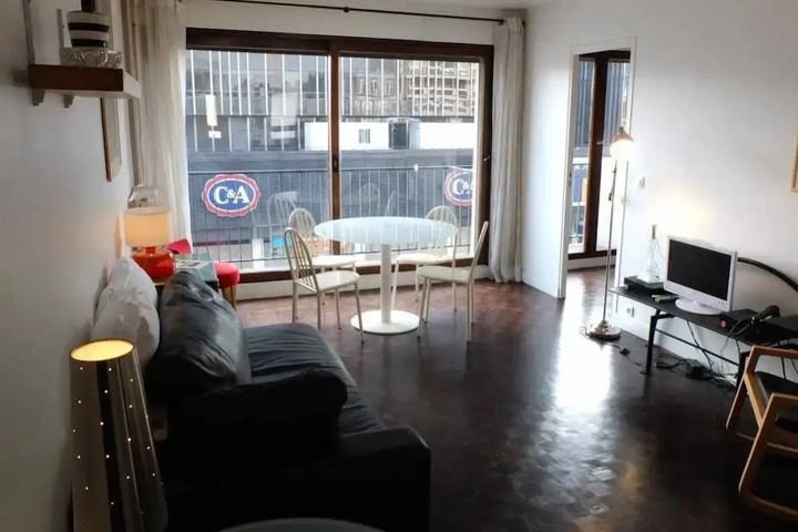 Room 6 of 16