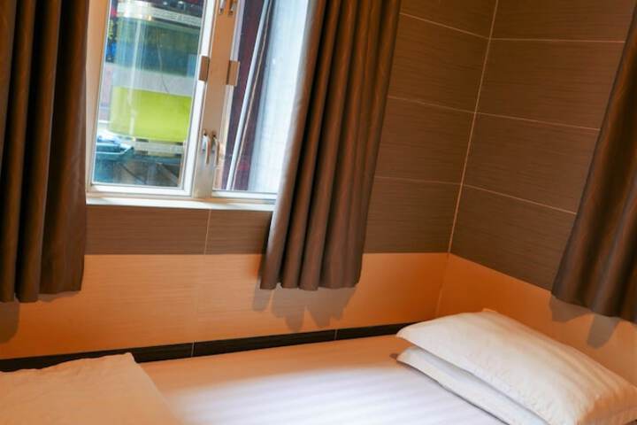 Room 8 of 46