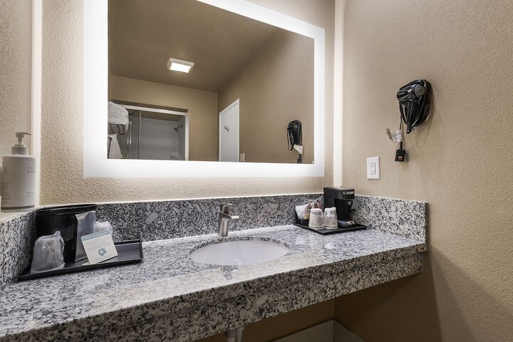 Room 32 of 55