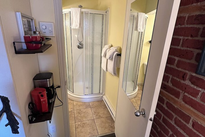 Room 103 of 144