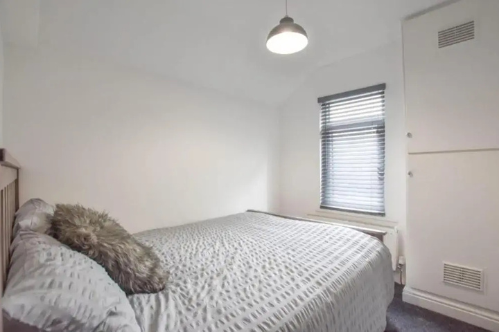 Room 8 of 12
