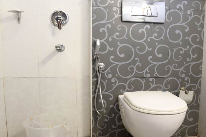 Room 10 of 20