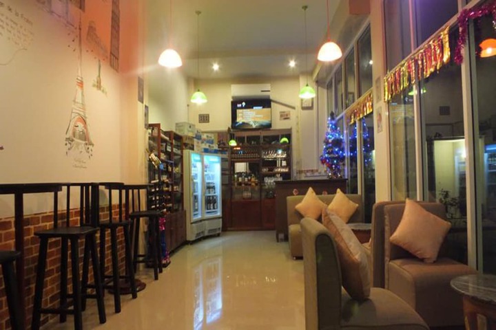 Lounge 29 of 38