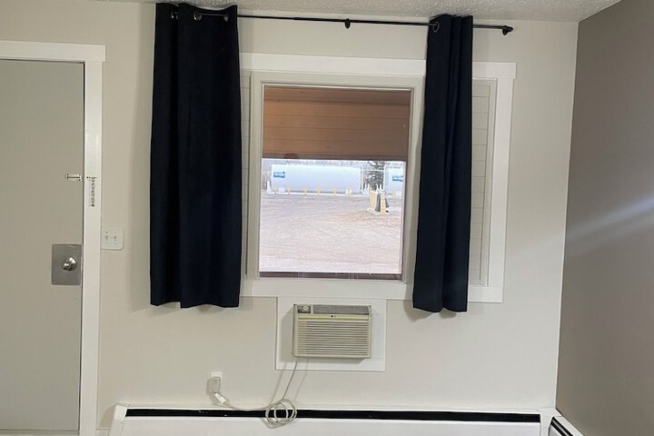 Room 2 of 10
