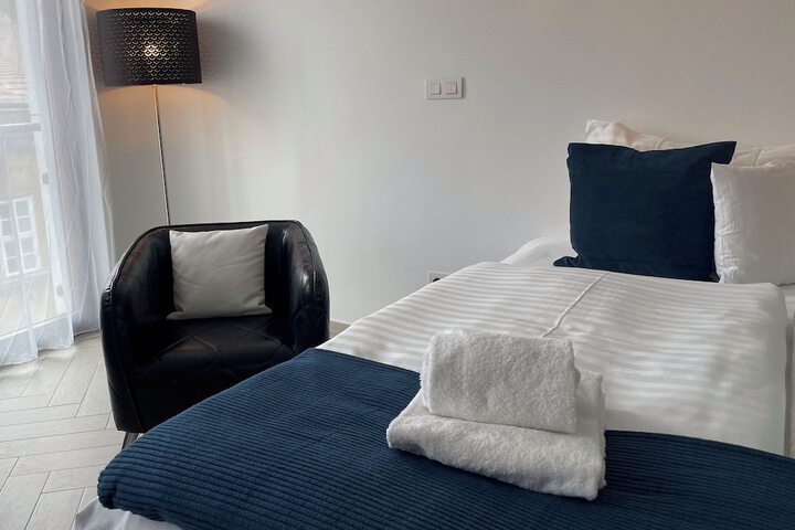 Room 72 of 194