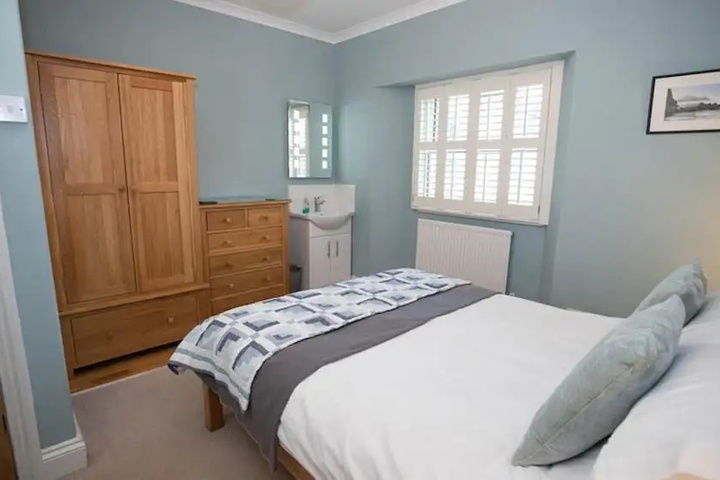 Room 5 of 17