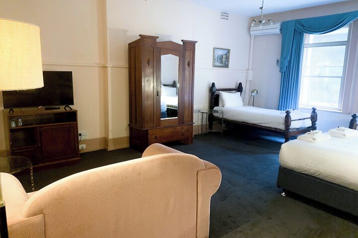Room 13 of 89