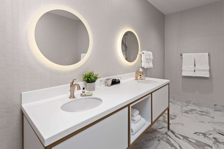 1 California King Bed Accessible Studio Suite Roll in Shower (7 of 20)