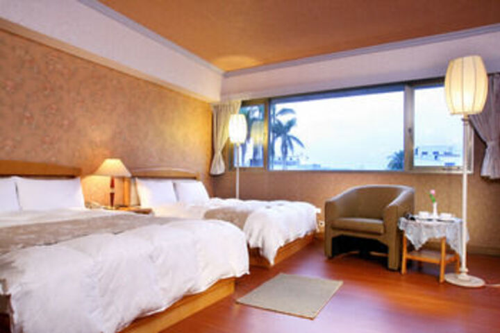 Room 6 of 15