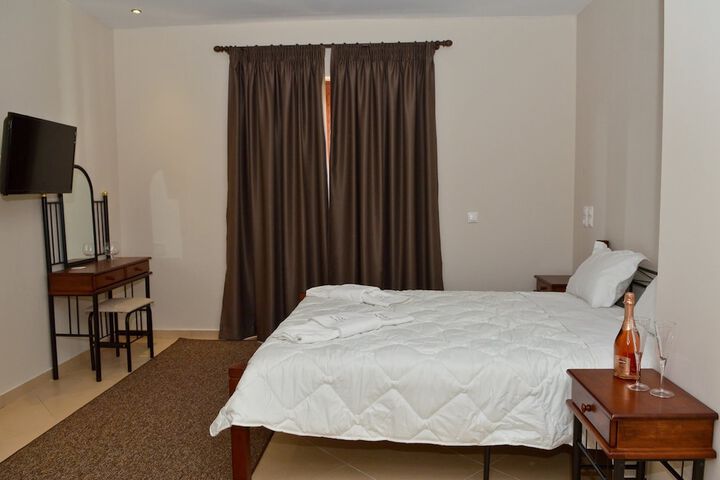 Room 9 of 26