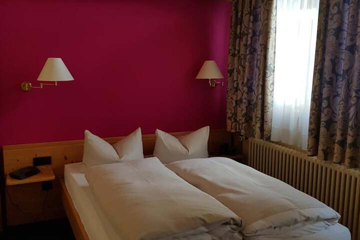 Room 13 of 36