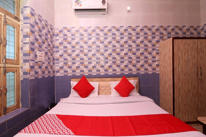 Room 11 of 28