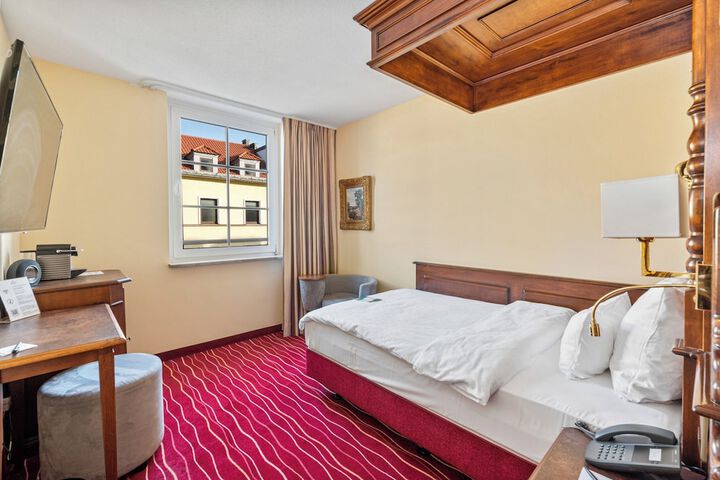 Room 32 of 111