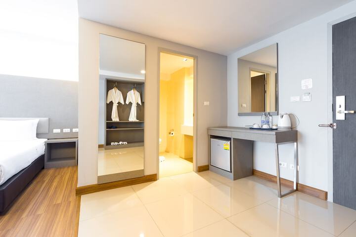 Room 14 of 37