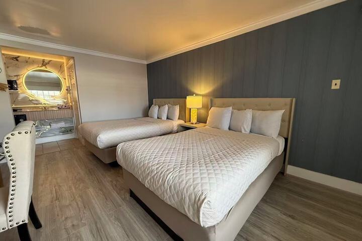 Room 4 of 22