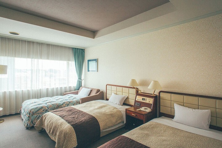 Room 5 of 74