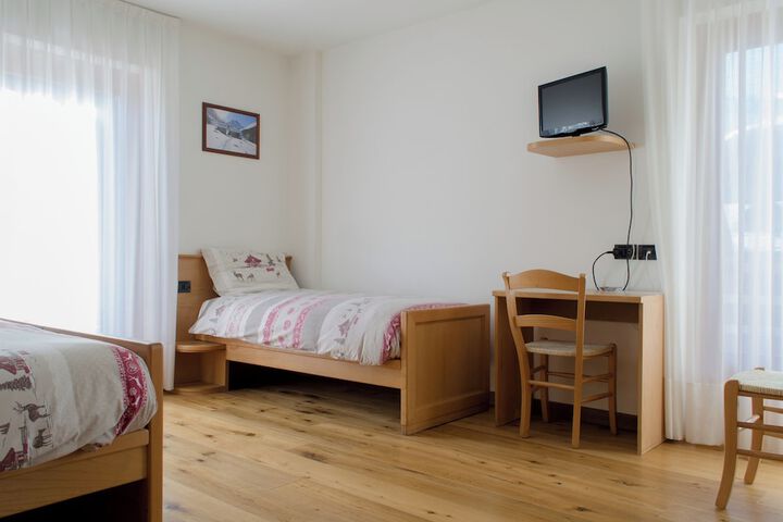 Room 33 of 65