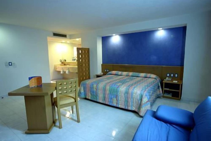 Room 11 of 28