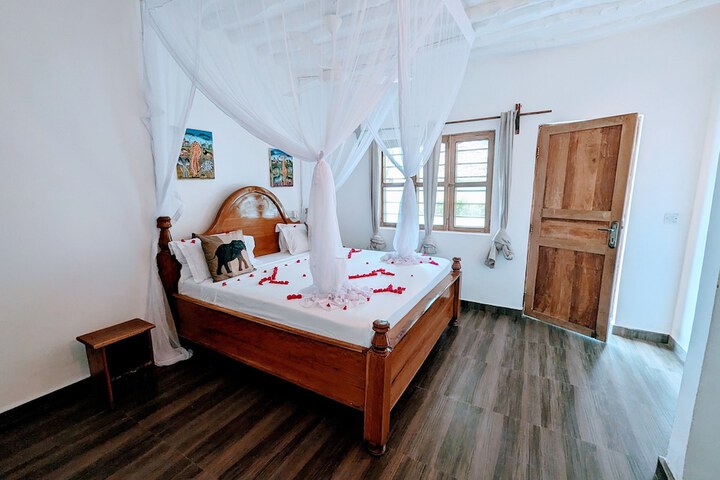 Room 43 of 150