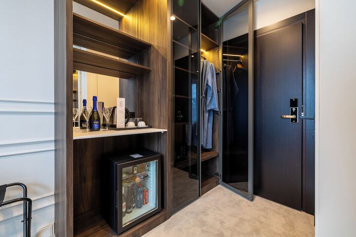 Room 40 of 98
