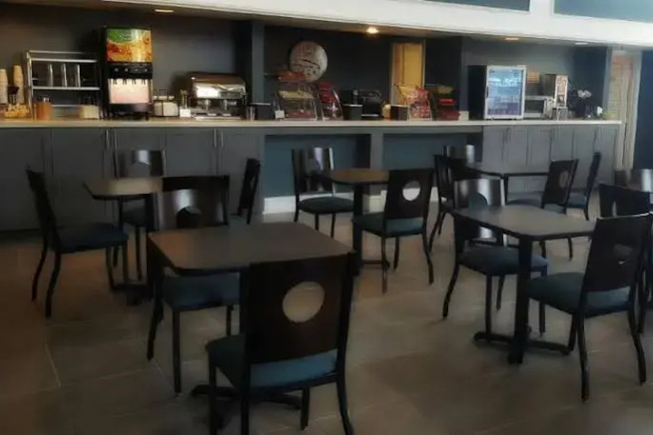 Dining 11 of 14