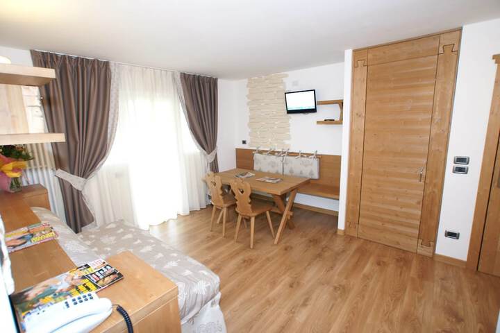Room 8 of 34