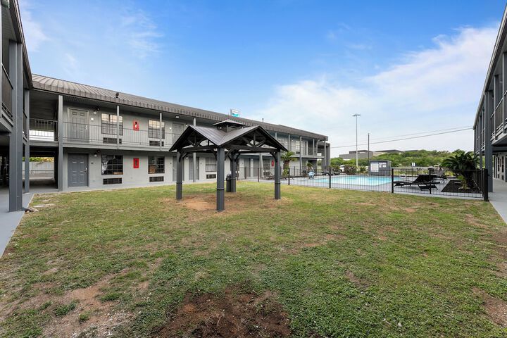 Property Grounds 24 of 37