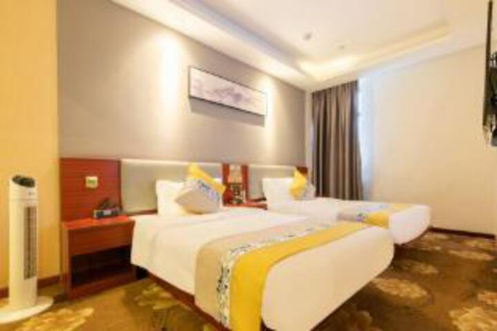 Room 18 of 18