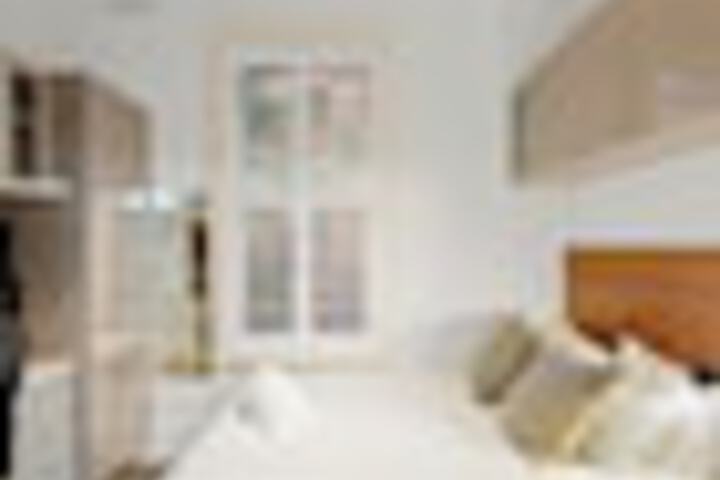 Room 53 of 318