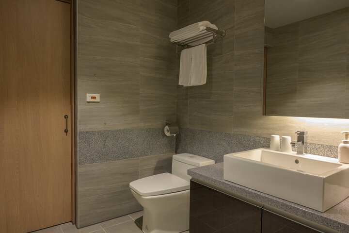 Room 104 of 119