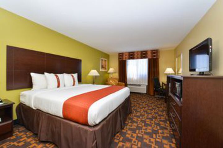 Room 10 of 28