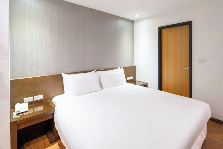 Room 14 of 120