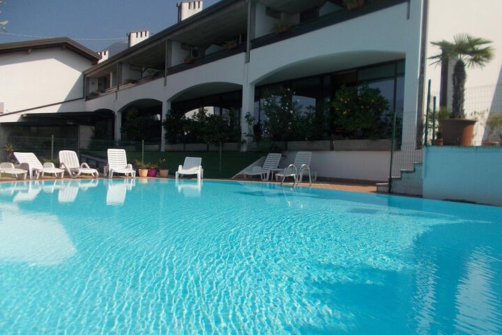 Pool 20 of 34