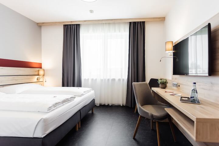 Room 25 of 104