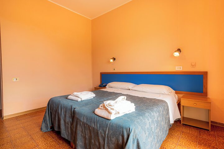 Room 12 of 27