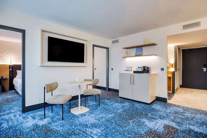 Room 30 of 153